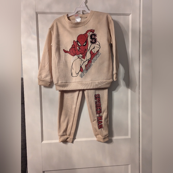 Three Marvel Spiderman Sets, Blue/Grey/Beige (All three) - Picture 10 of 13